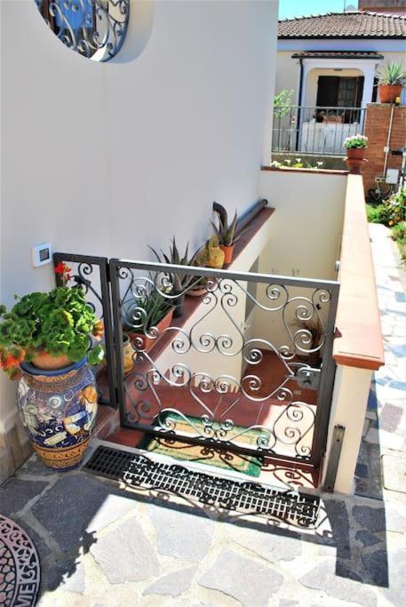 Sunny Courtyard Apartamento Piombino Exterior foto