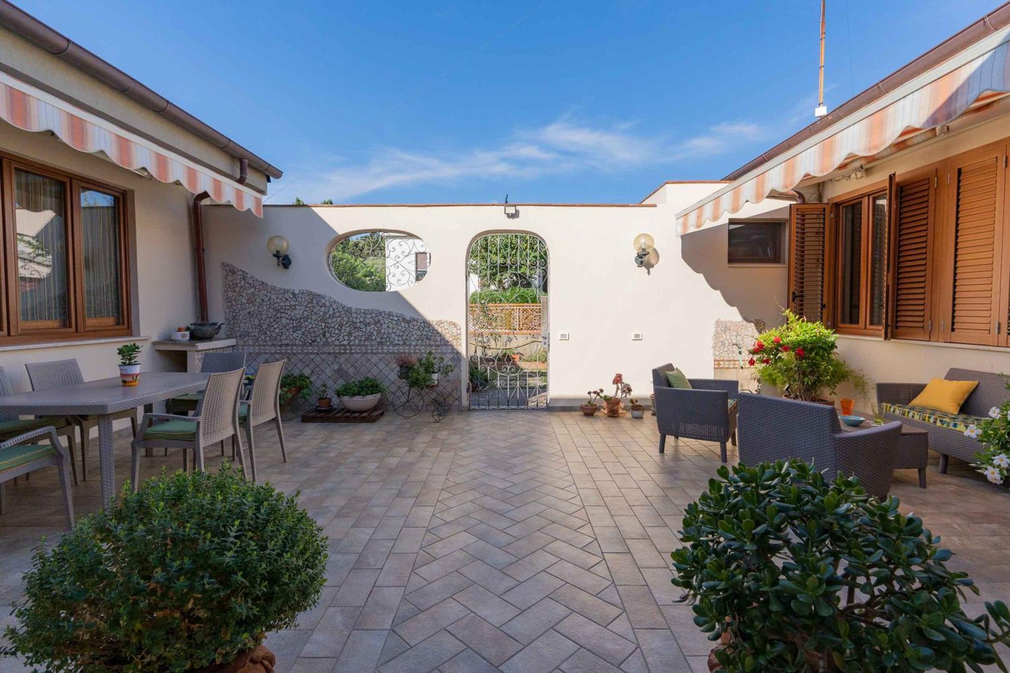 Sunny Courtyard Apartamento Piombino Exterior foto